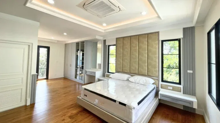 หลังรีโนเวท · ห้องนอนและห้องพระ