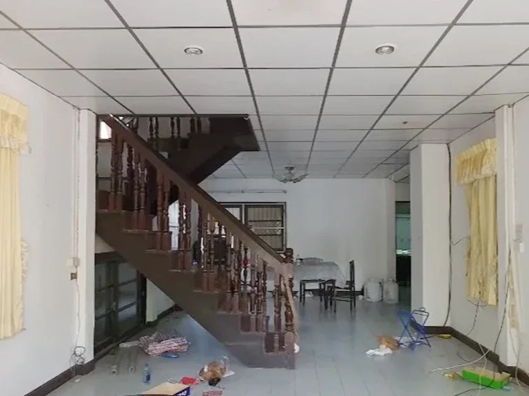 ก่อนรีโนเวท · โถงชั้นล่าง