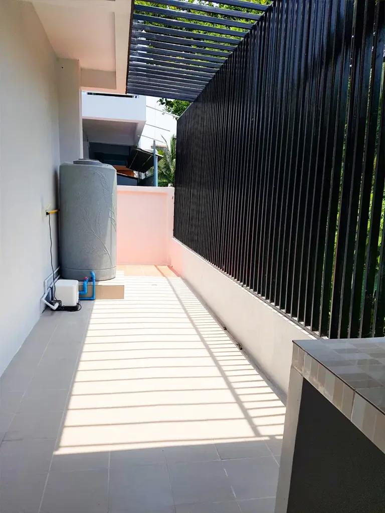 หลังรีโนเวท · ทางเดินหลังบ้าน