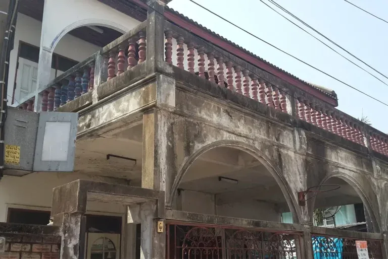 ก่อนรีโนเวท · มุมหน้าบ้าน