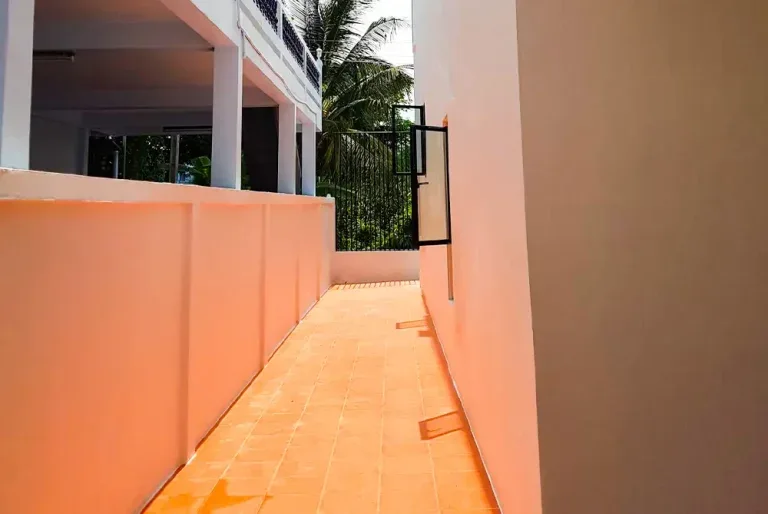 หลังรีโนเวท · ทางเดินข้างบ้าน