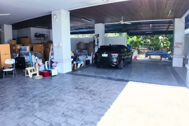 หลังรีโนเวท · ที่จอดรถ