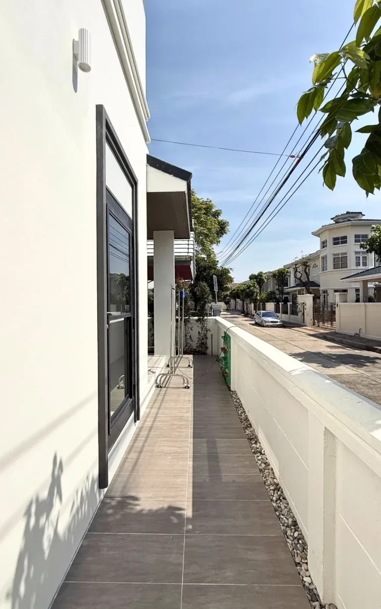 หลังรีโนเวท · สวนและรอบบ้าน