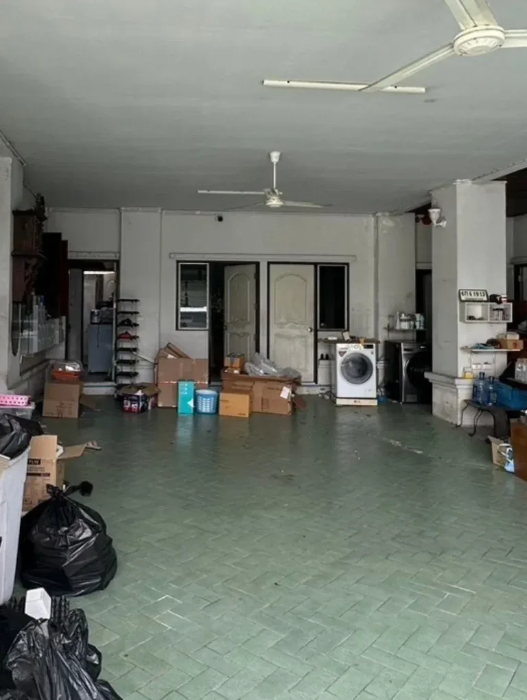 ก่อนรีโนเวท · อาคารหลังบ้าน