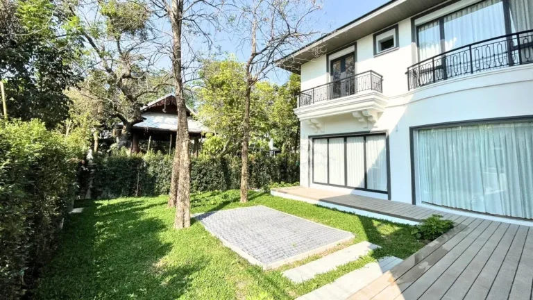 หลังรีโนเวท · สวนและรอบบ้าน