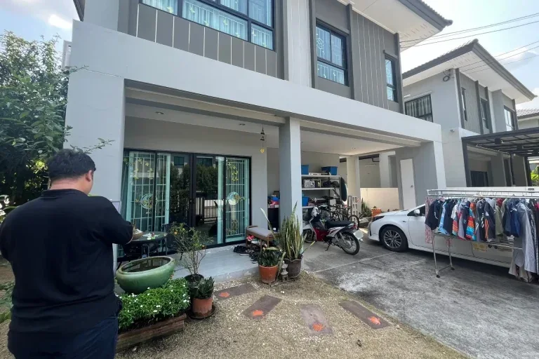 ก่อนรีโนเวท · เฉลียงหน้าบ้าน