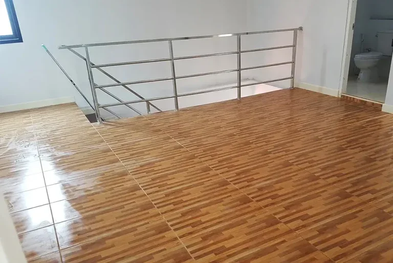หลังรีโนเวท · โถงบันได