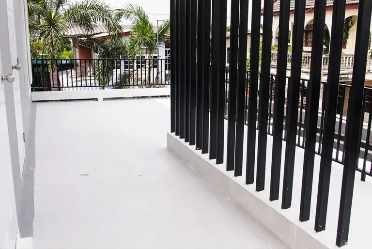 หลังรีโนเวท · ระเบียงชั้นบน