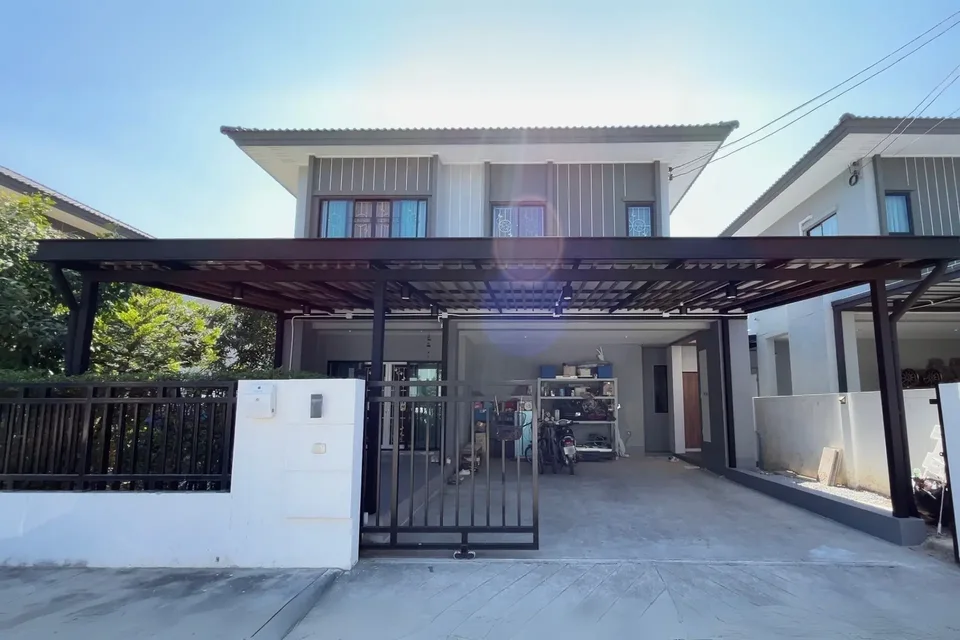 P071 ต่อเติมหลังคาหน้าบ้าน บ้านเดี่ยว ย่านบางบัวทอง โดย best home