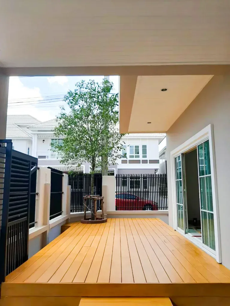 หลังรีโนเวท · ระเบียงข้างบ้าน
