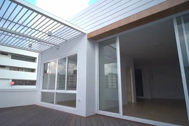 P068 รีโนเวทอาคารพาณิชย์ ย่านอ่อนนุช · ภายนอกและดาดฟ้า