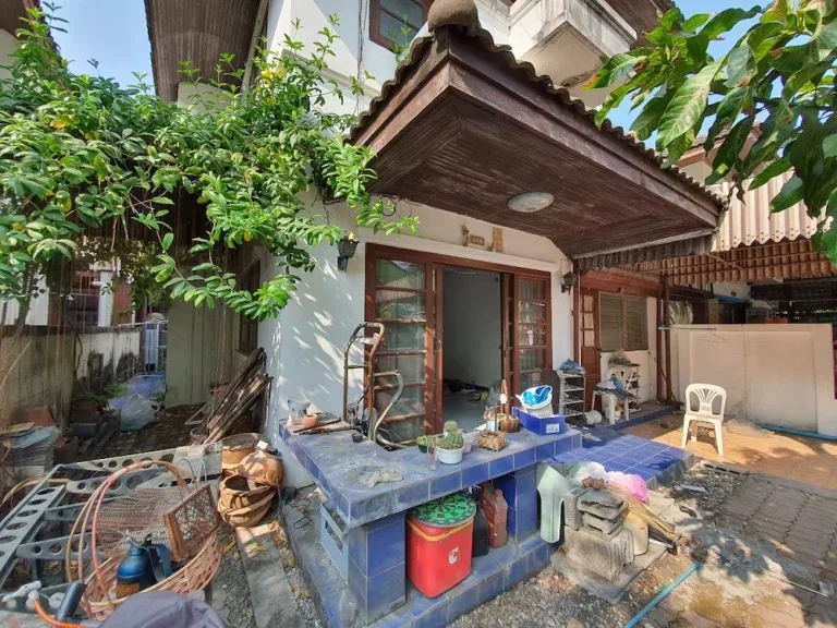 ก่อนรีโนเวท · เฉลียงหน้าบ้าน