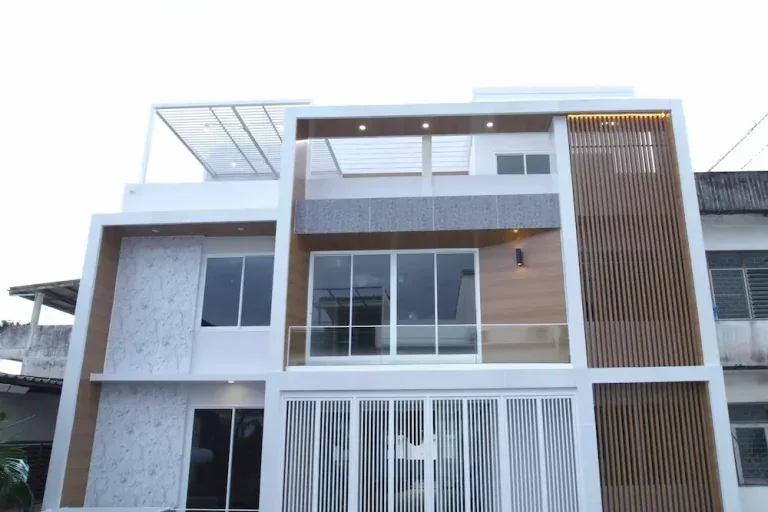 P068 รีโนเวทอาคารพาณิชย์ ย่านอ่อนนุช · ภายนอกและดาดฟ้า