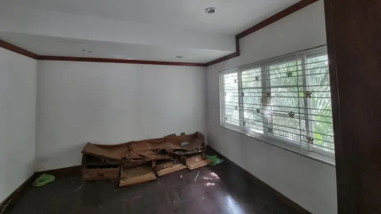 ก่อนรีโนเวท · ห้องนั่งเล่นและส่วนกลาง
