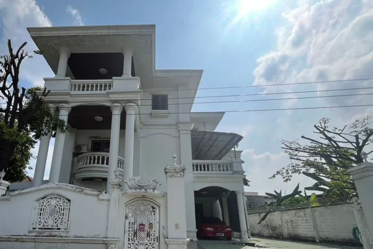 ก่อนรีโนเวท · หน้าบ้าน