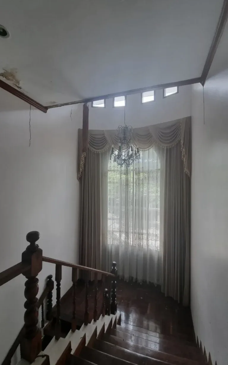 ก่อนรีโนเวท · ประตู โถง และบันได