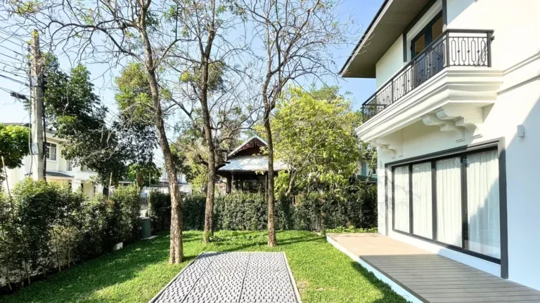 หลังรีโนเวท · สวนและรอบบ้าน